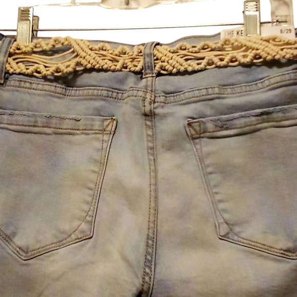 Kenzie Jeans - Lite Wash, Skinny, 8/29, Cropped / Slightly Distressed, Belted - Picture 10 of 16